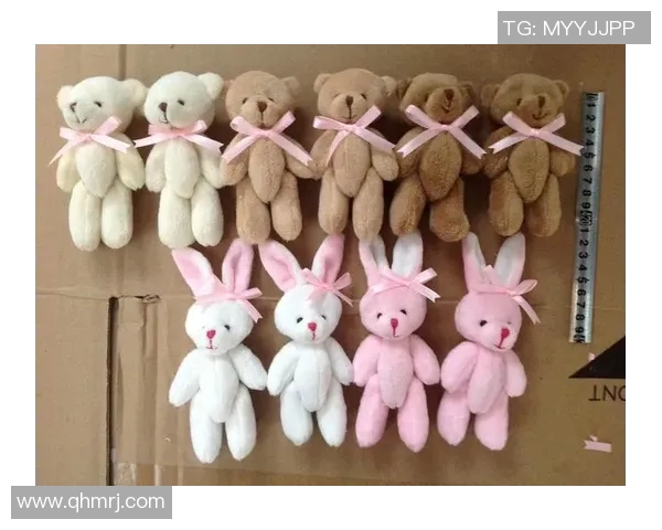 高清足球明星玩偶挂件图片展示让你爱不释手的运动魅力与时尚风范